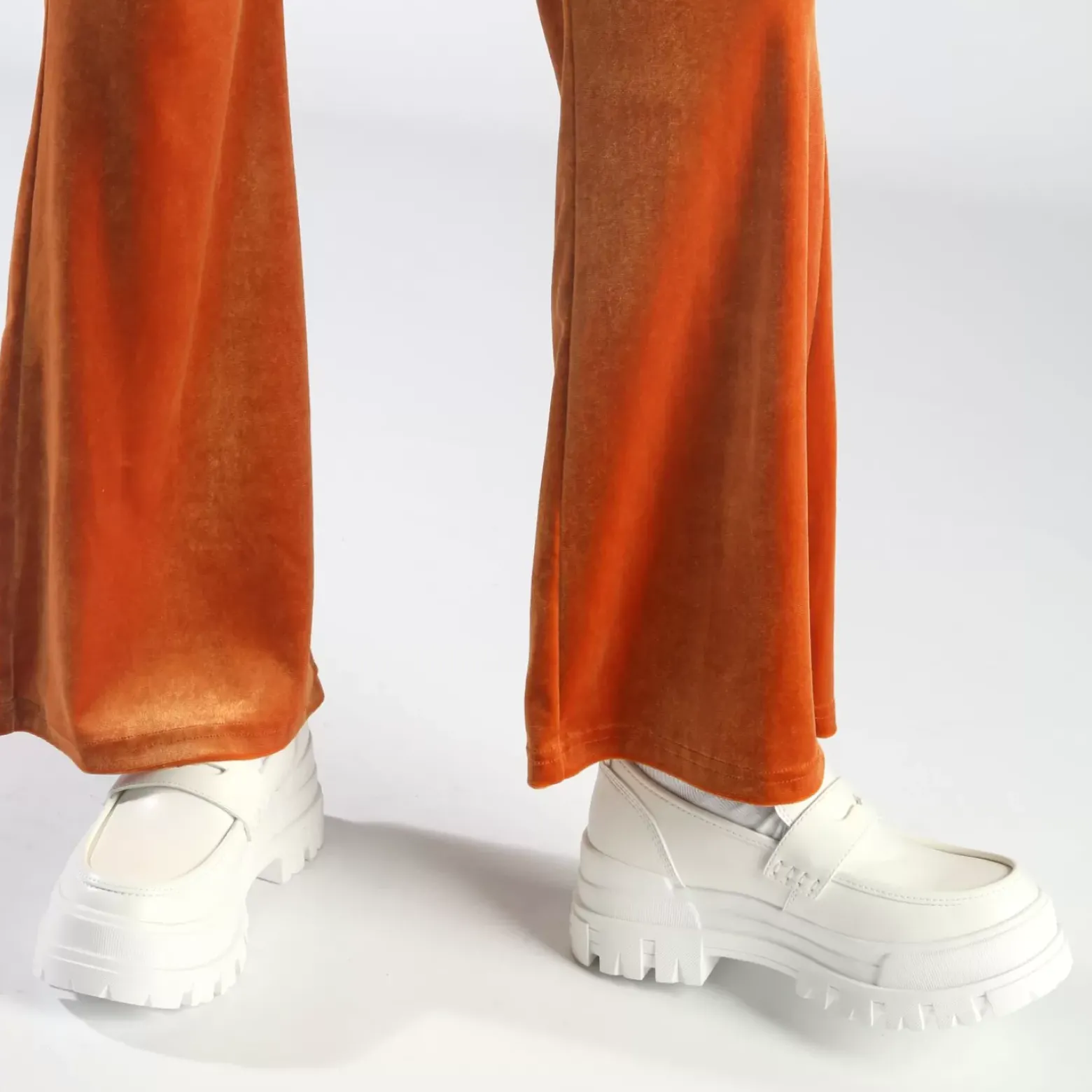 Shop BUFFALO Aspha Loafer Chaussures Basses Vegan Blanc