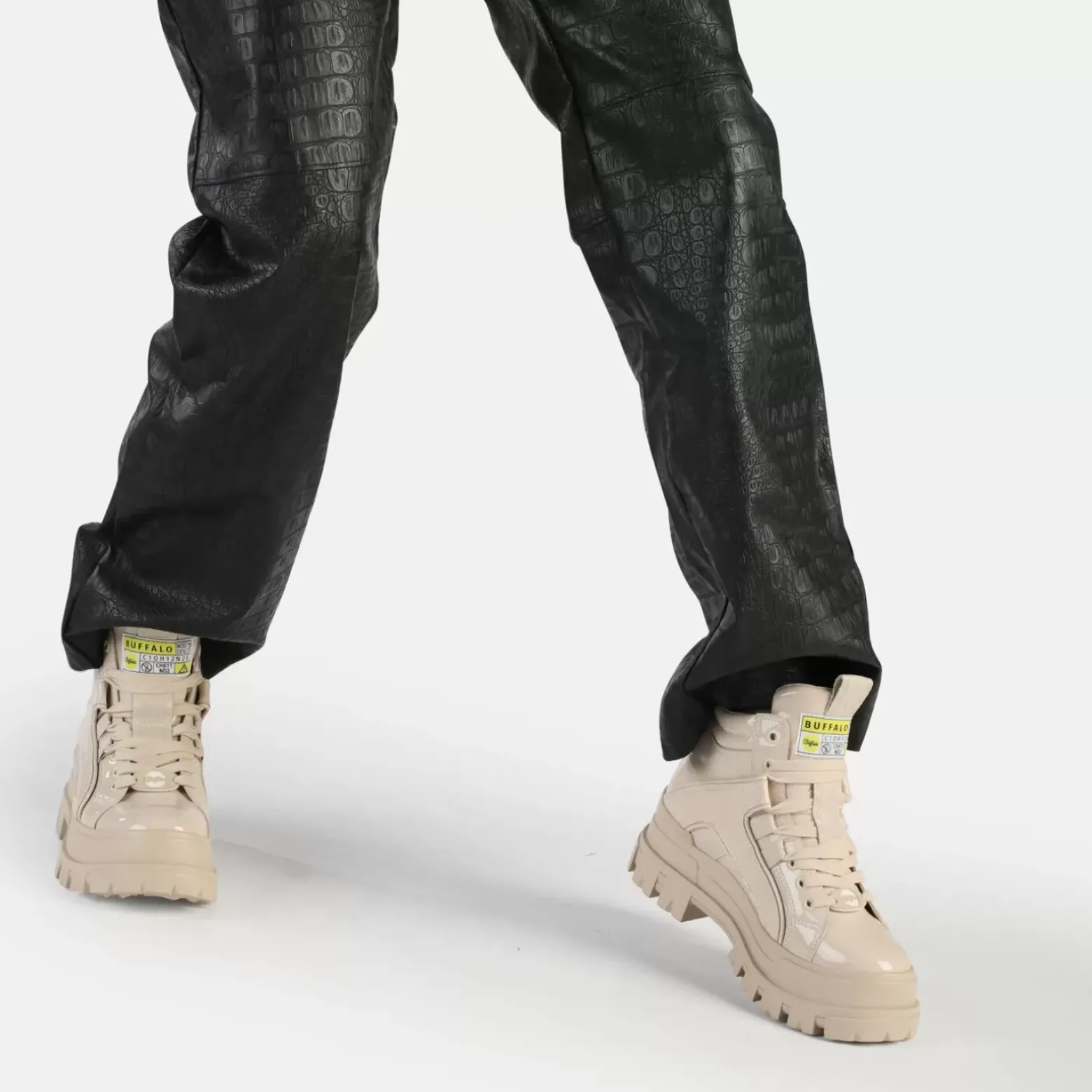 Discount BUFFALO Aspha Nc Mid Laceup Bottines Vegan Creme