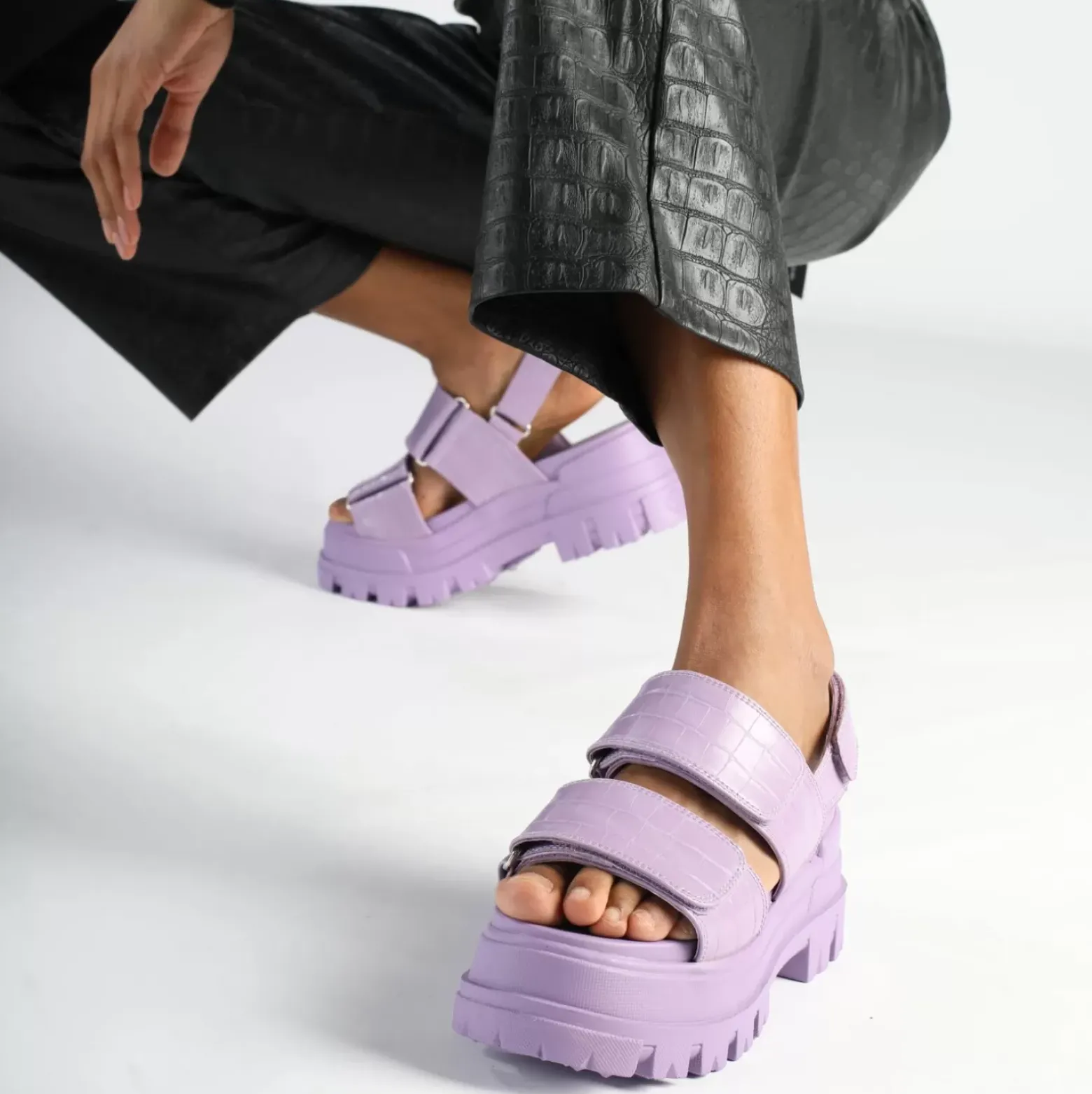 Cheap BUFFALO Aspha Snd Sandales A Plateforme Veganes Lavande