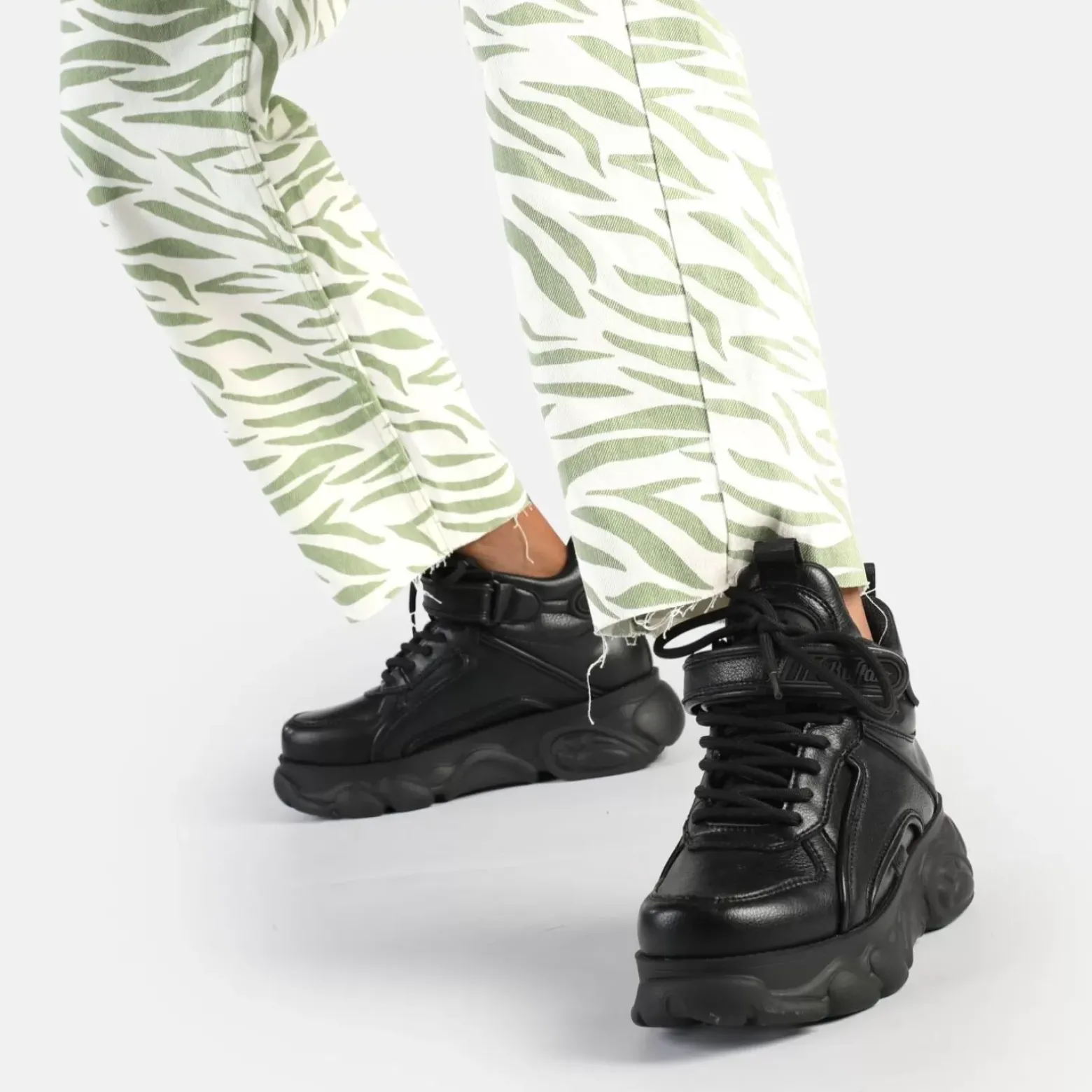 Fashion BUFFALO Cld Corin Mid Baskets Basses Vegan Noir