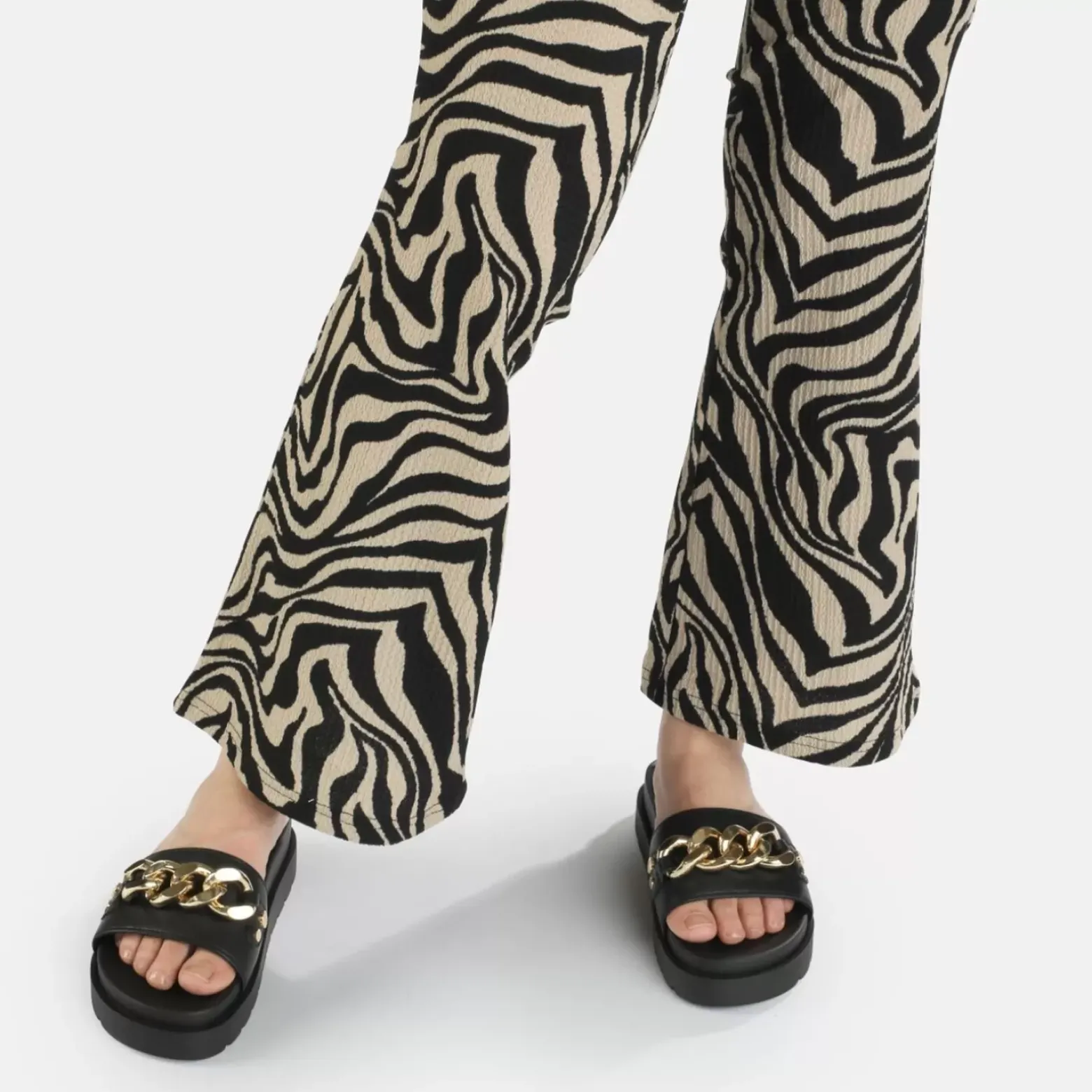 Best Sale BUFFALO Eve Chain Sandales A Plateforme Veganes Noir