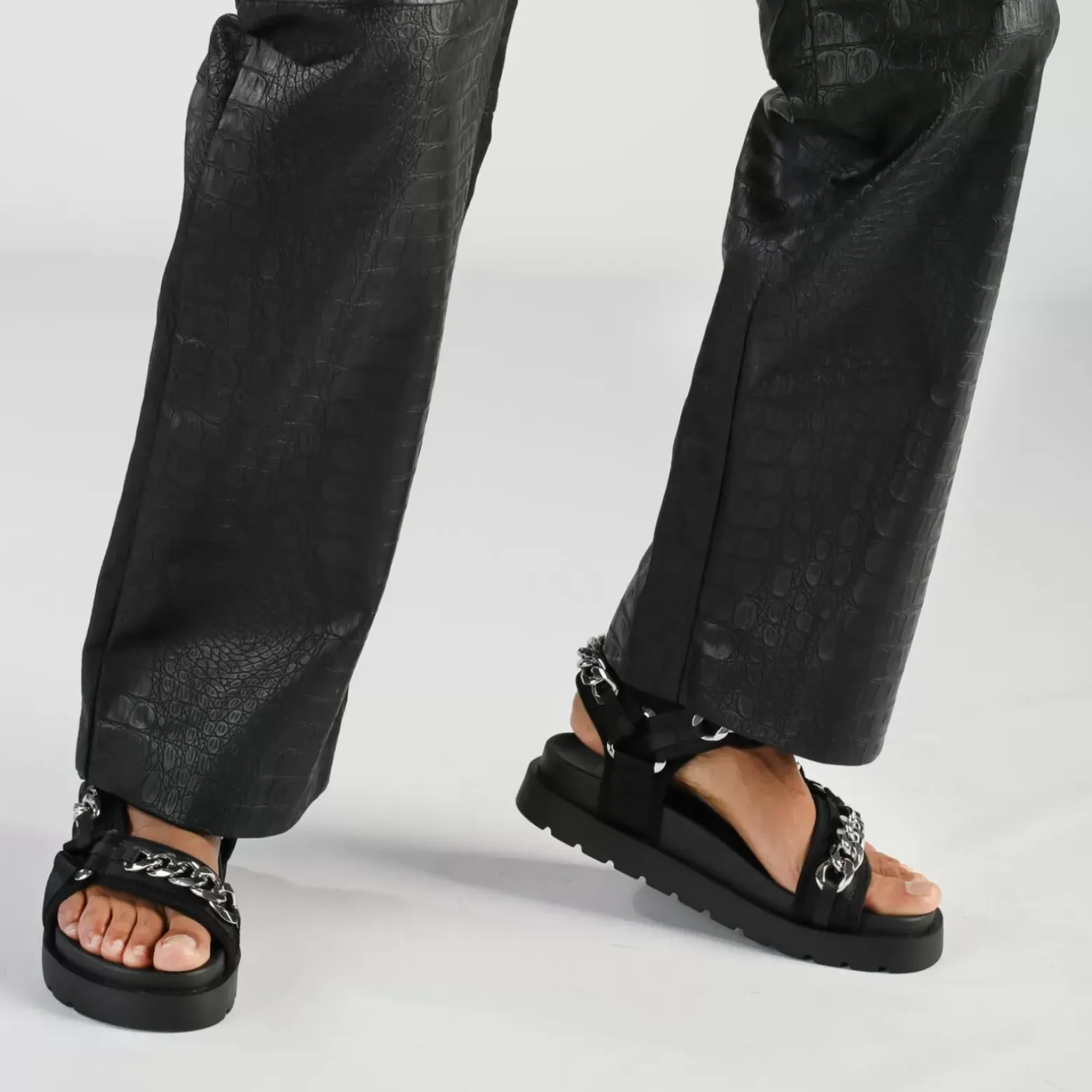 Fashion BUFFALO Eve Track C Claquettes De Piscine A Plateforme Veganes/Argente Noir