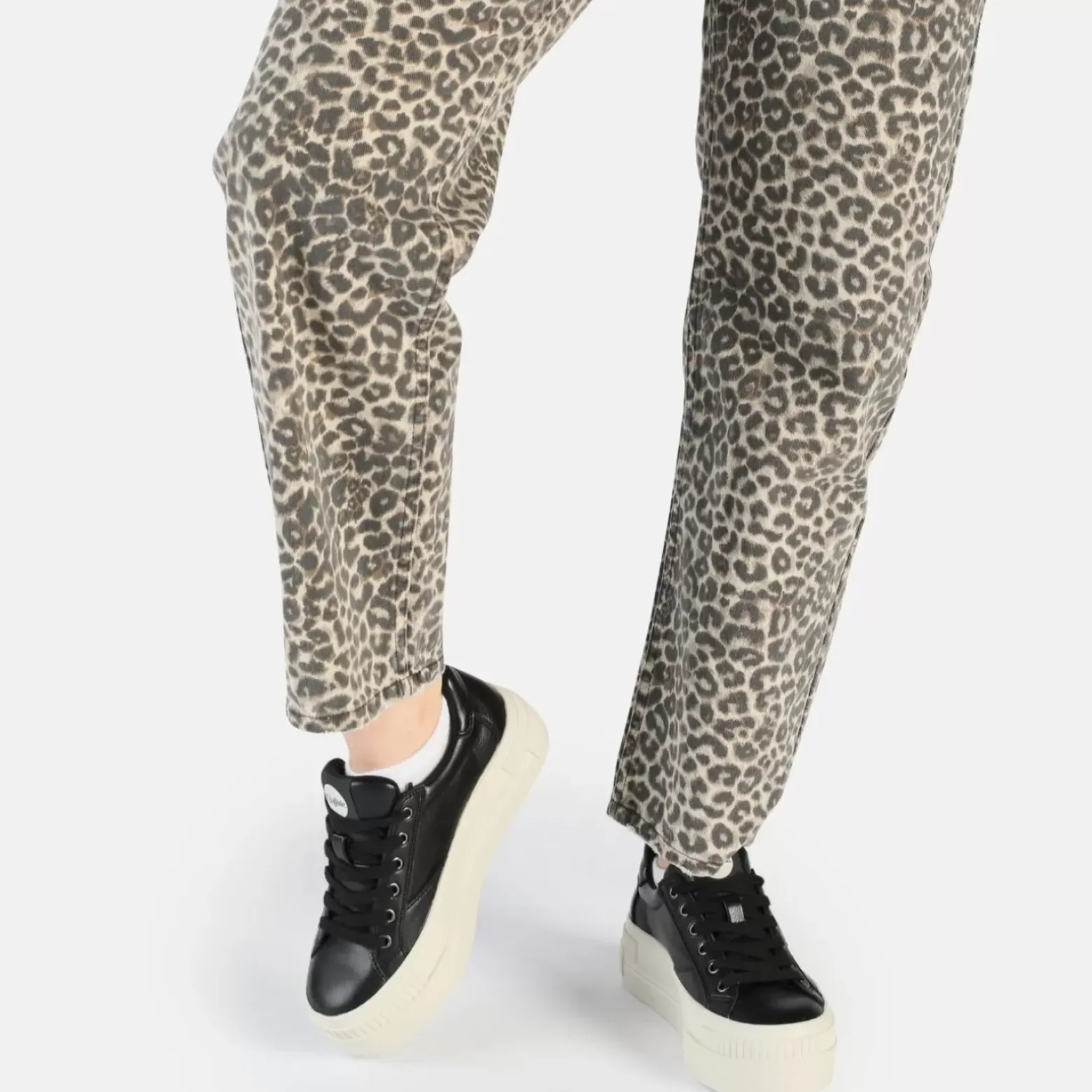 Shop BUFFALO Paired Laceup Lo Baskets Basses Vegan Noir/ Blanc Casse