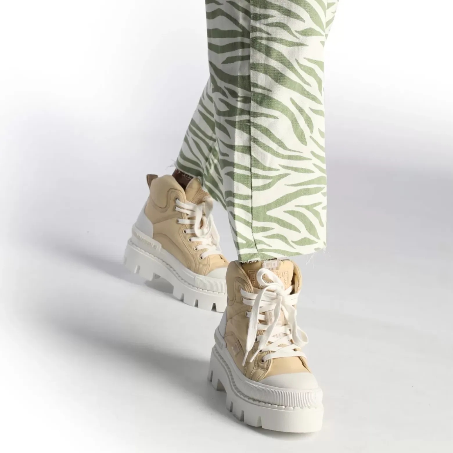 Shop BUFFALO Raven Laceup Mid Baskets Hautes Vegan Creme