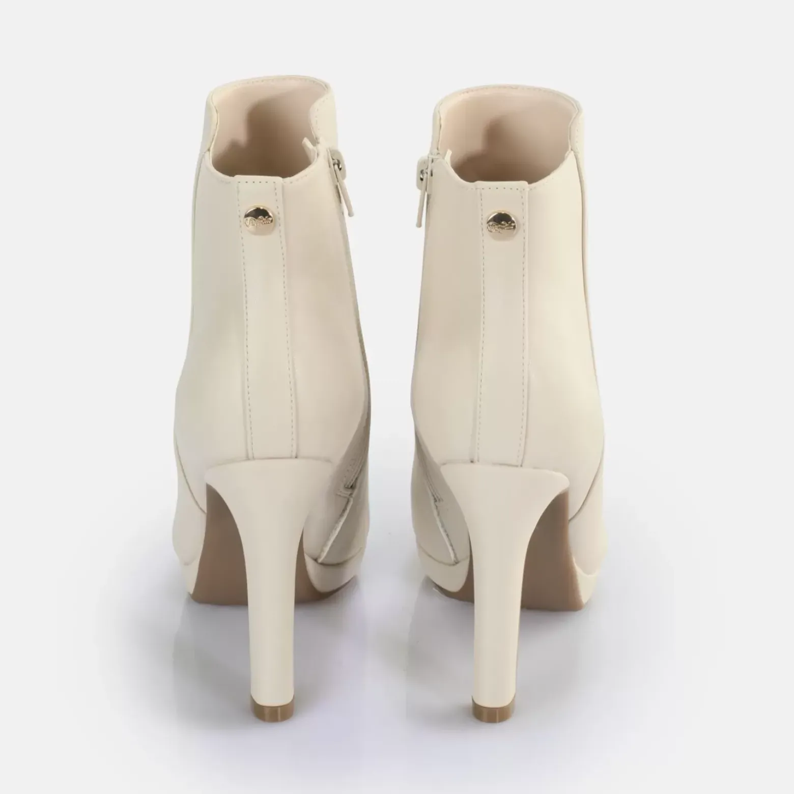 Shop BUFFALO Roxana Bottines Vegan Creme